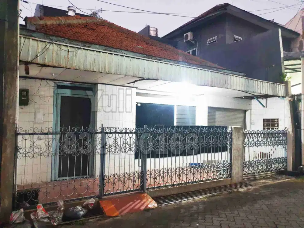 Dijual Rumah Bangunan Lama Daerah Brumbungan, Semarang