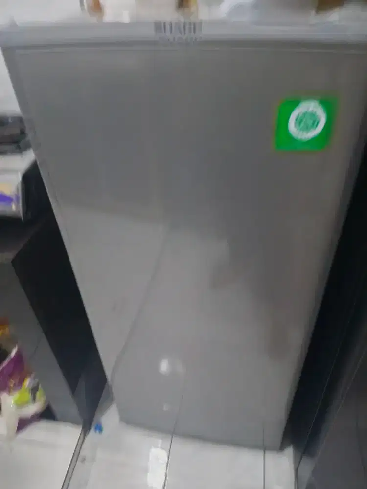 Lemari freezer sharp