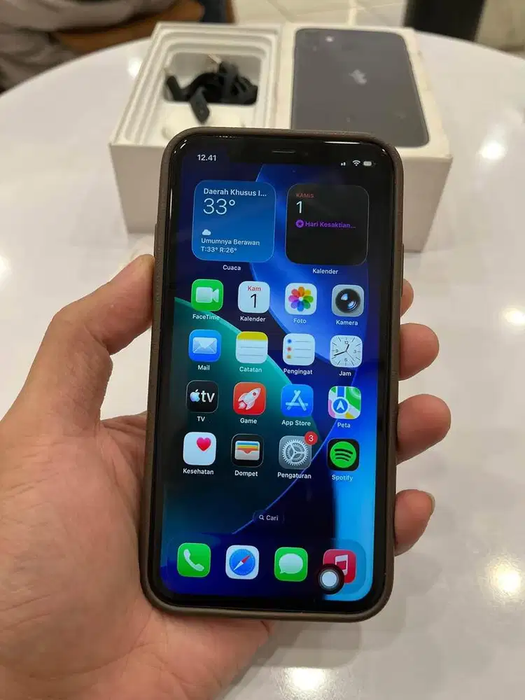 Dijual cepat iPhone 11 64gb inter