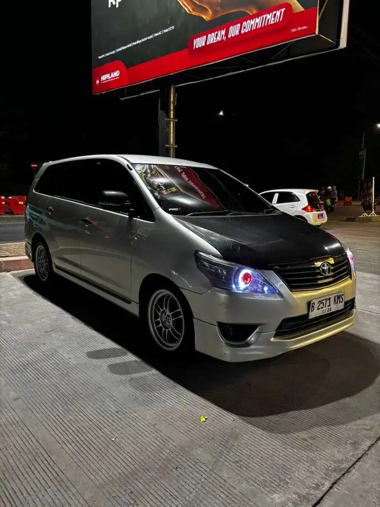 Toyota Kijang Innova 2013 Bensin