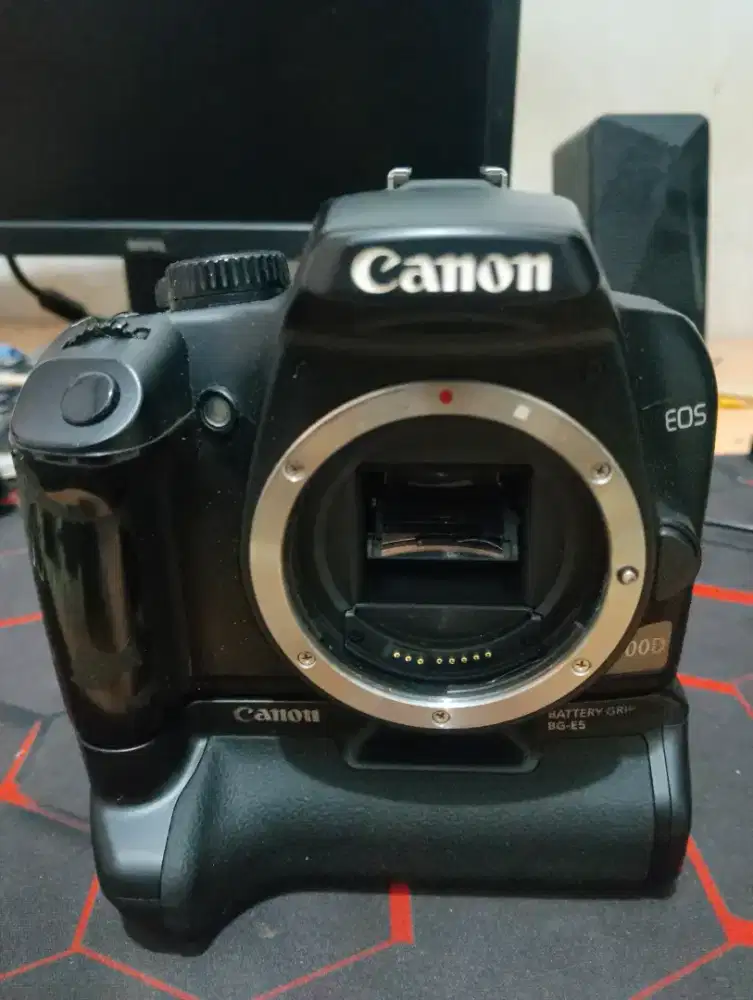 Camera & grip battery