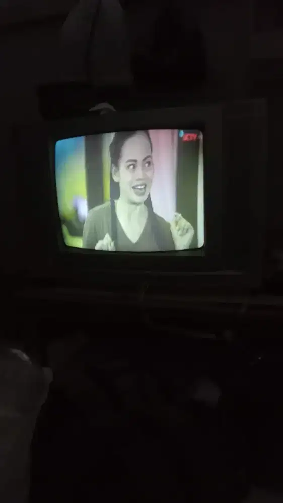 Tv sharp 14 in dan setbox