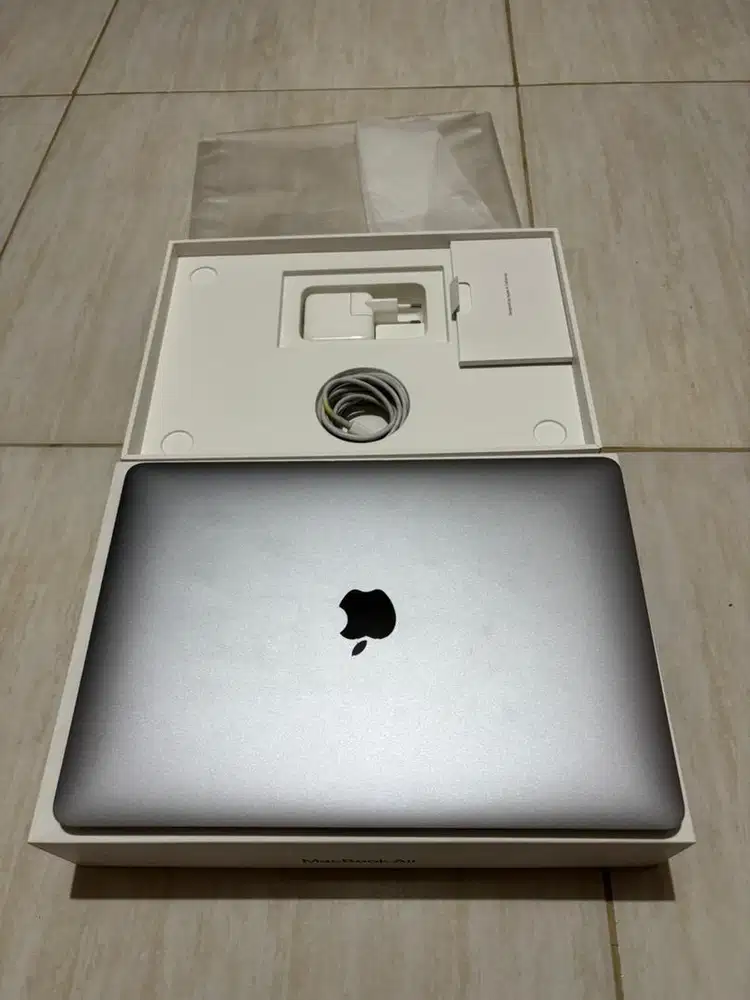 Macbook air m1 8/256 ibox fullset ori gdaminus