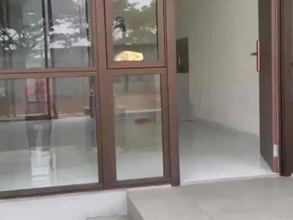 Rumah 2 lantai siap huni di suvarna sutra tangerang banten