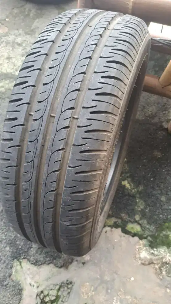 Ban 195 60 r15 gt radial champiro eco like new
