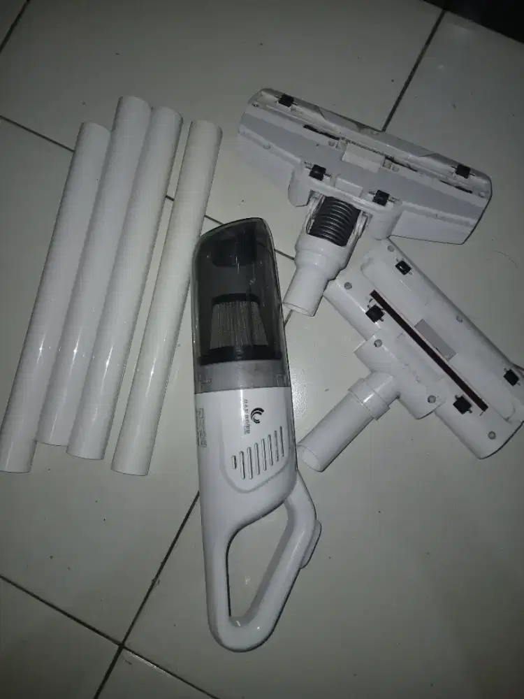 Penyedot debu genggam nirkabel (cordless handheld vacuum cleaner)