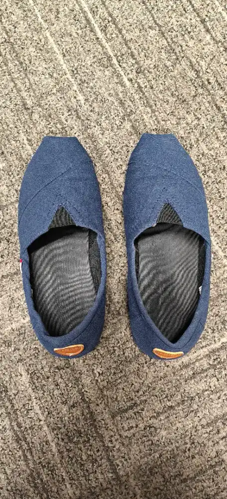 Sepatu Slip On Loafers Kanvas Unisex (Like New / Preloved / Bekas)