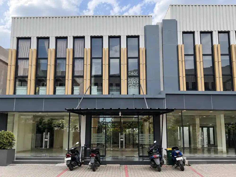 Disewakan Ruko Siap Pakai include Alat restonya, cocok untuk Cafe Resto, dan usaha Lain Lokasi seberang Mac Donals Kota Wisata Cibubur