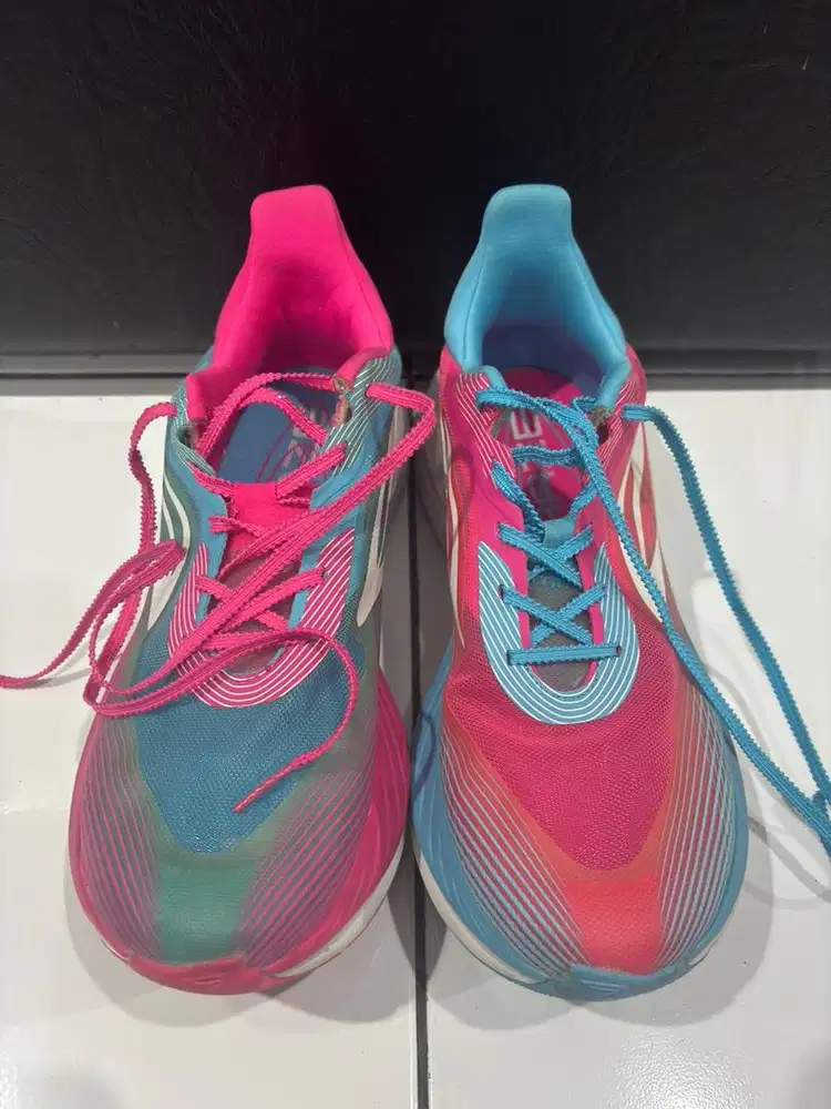 SEPATU LARI PEREMPUAN MERK 910 NINETEN HAZE PRO CARBON