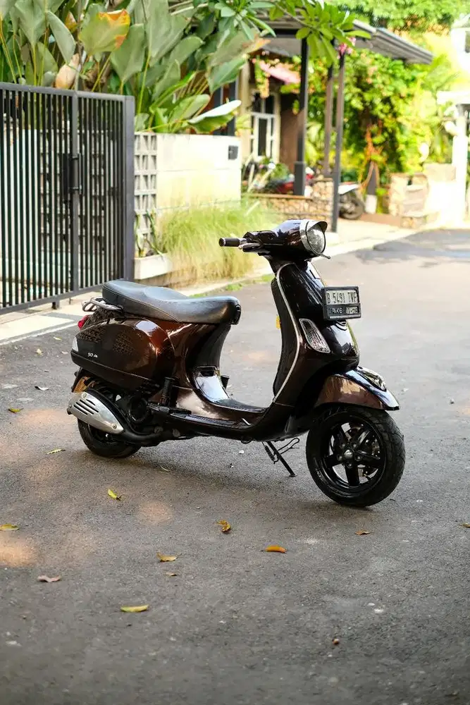 VESPA LX 150 2VIE TAHUN 2011