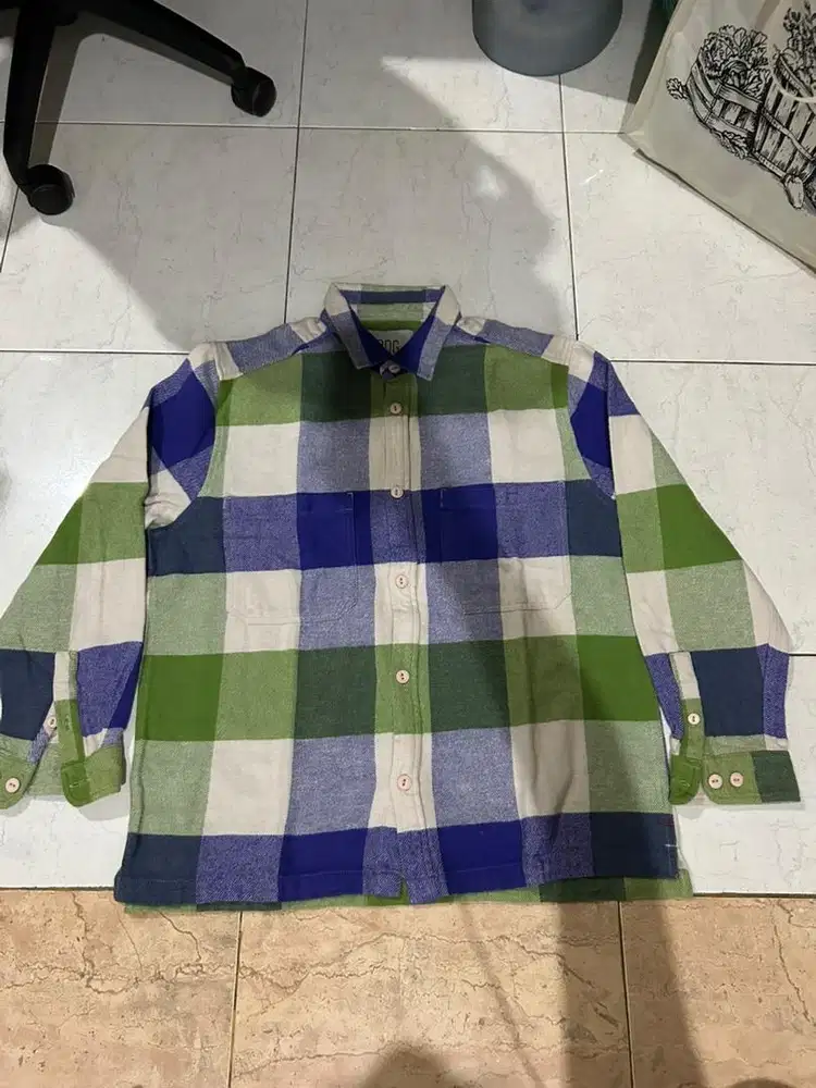 Kemeja lengan panjang Urban Outfitters Ukuran M