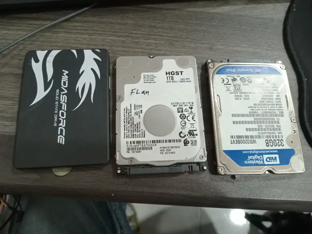 SSD 500GB, HDD 1TB dan 320GB