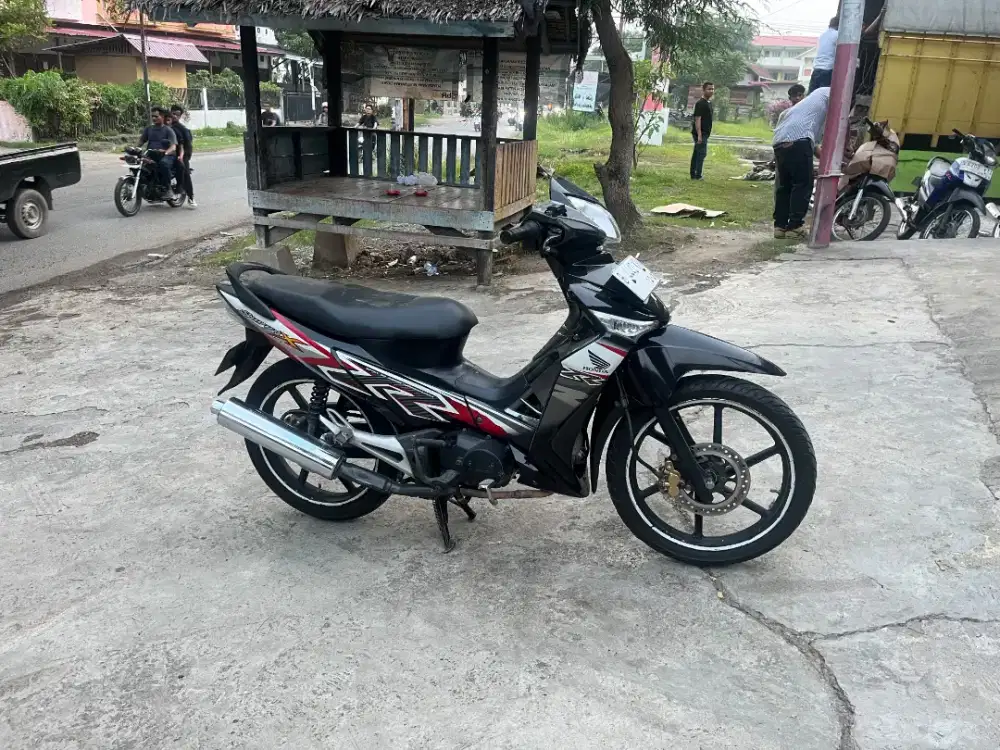 D jual honda supra x 125 tahun 2011