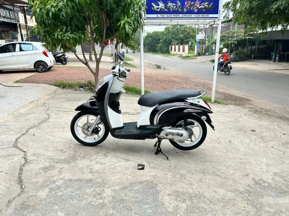 Di jual honda scoopy tahun 2010