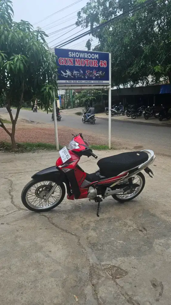Di jual honda supra x 125 tahun 2006