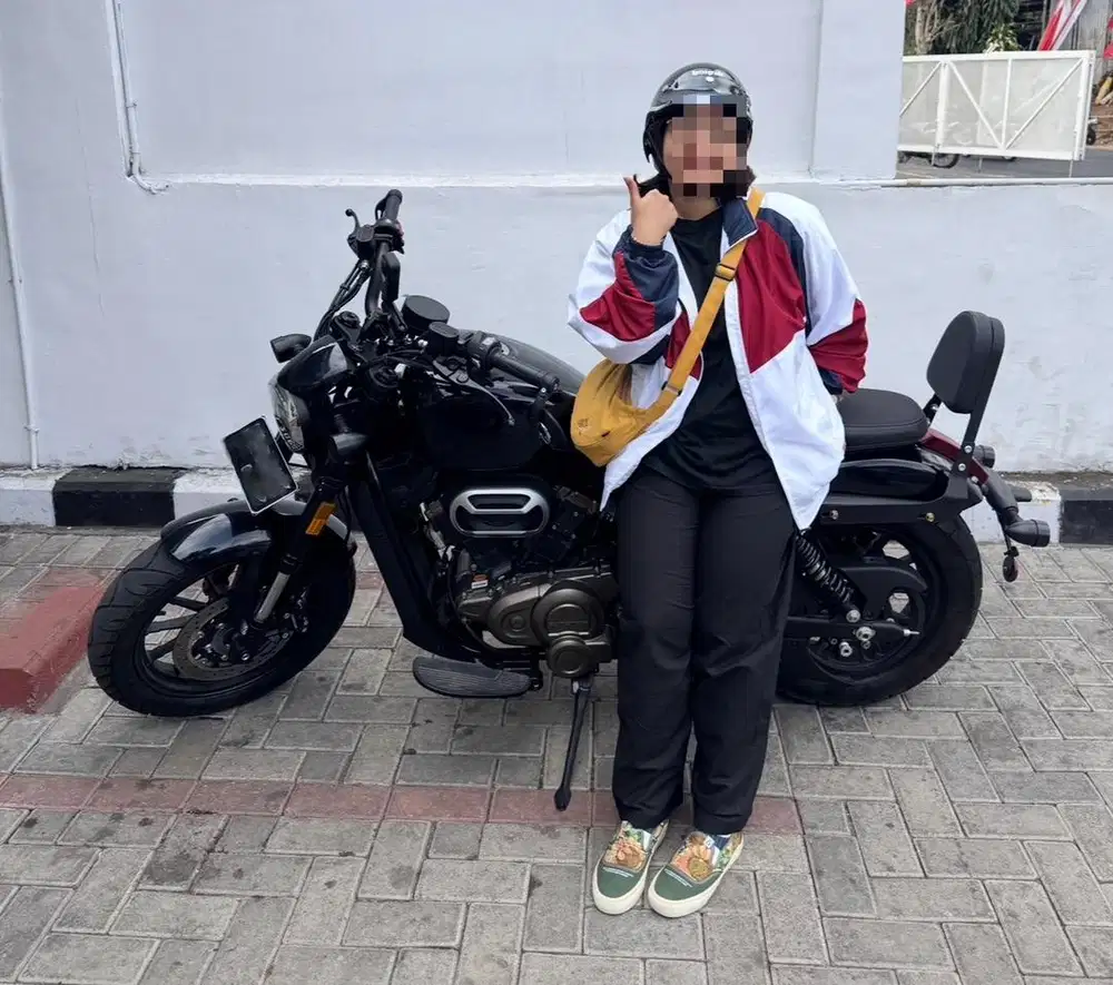 Dijual cepat. motor SRV 250 AMT. odo 500 perak