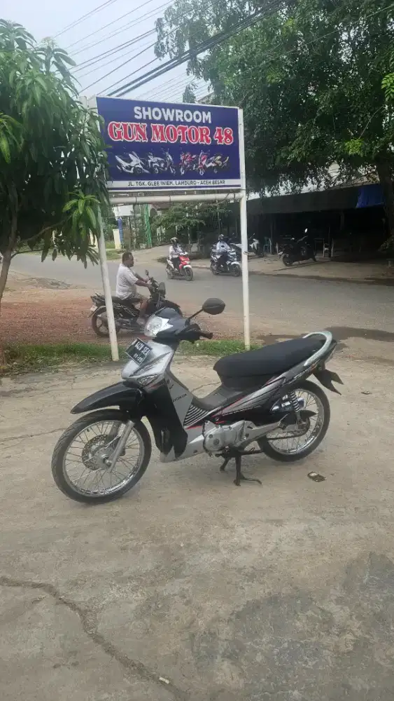 Di jual honda supra x 125 tahun 2005