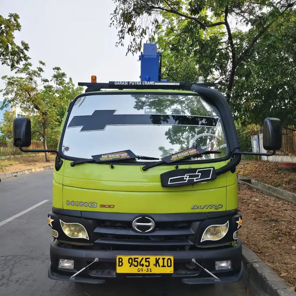 Truck crane hino dutro 2018 crane 3 ton 4 section