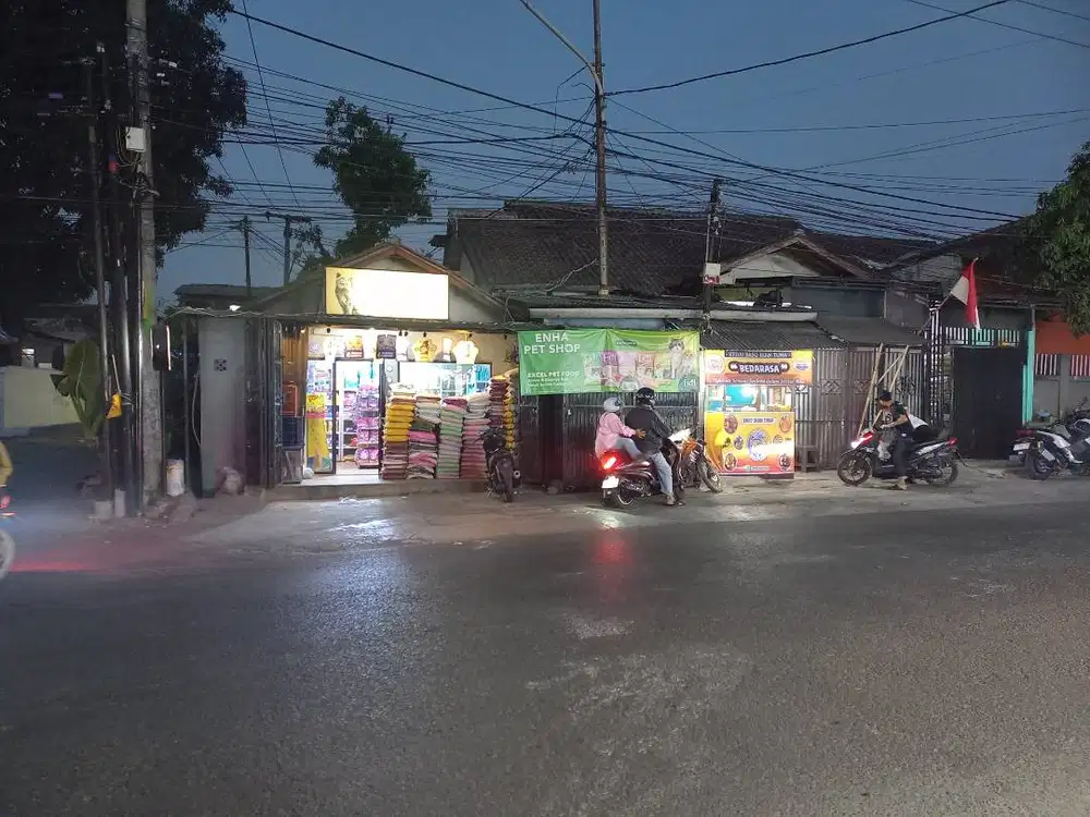 DIJUAL RUMAH + TOKO + 4 KIOS & TANAH (LOKASI HOEK STRATEGIS)