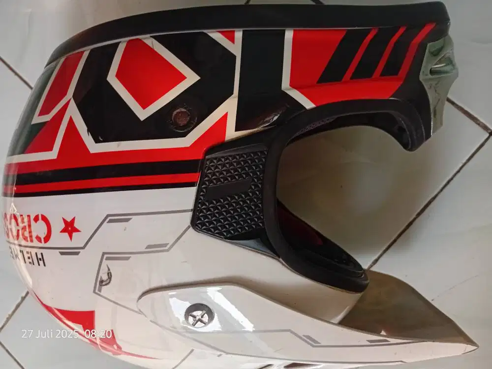 Helm cross merk kyt