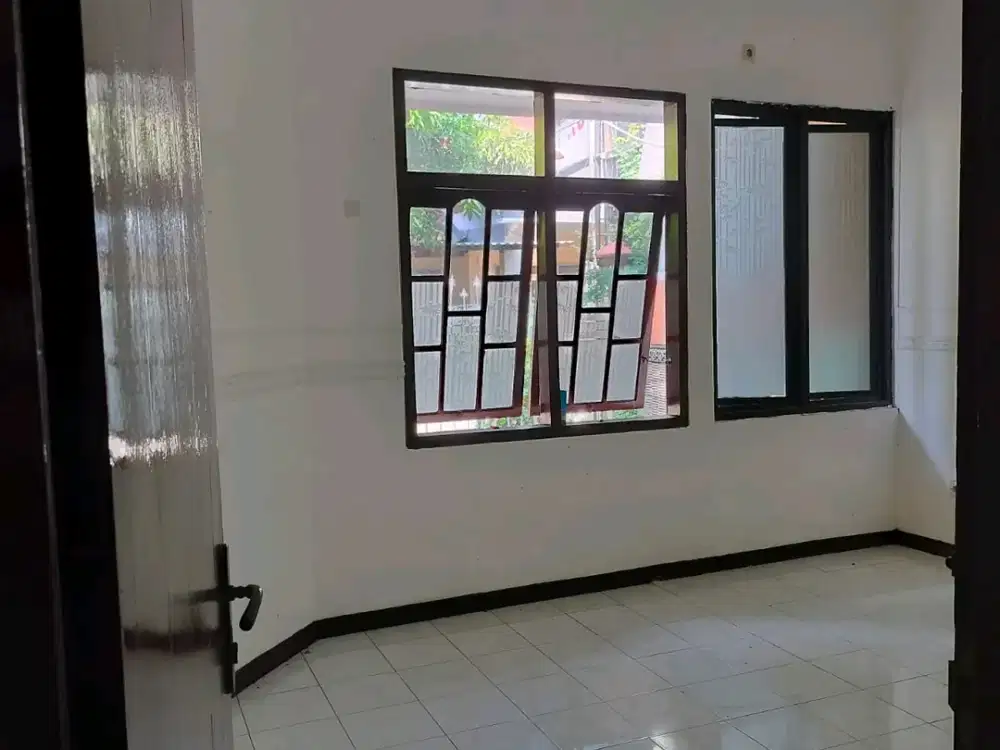 Rumah strategis Pagerwojo tengah kota