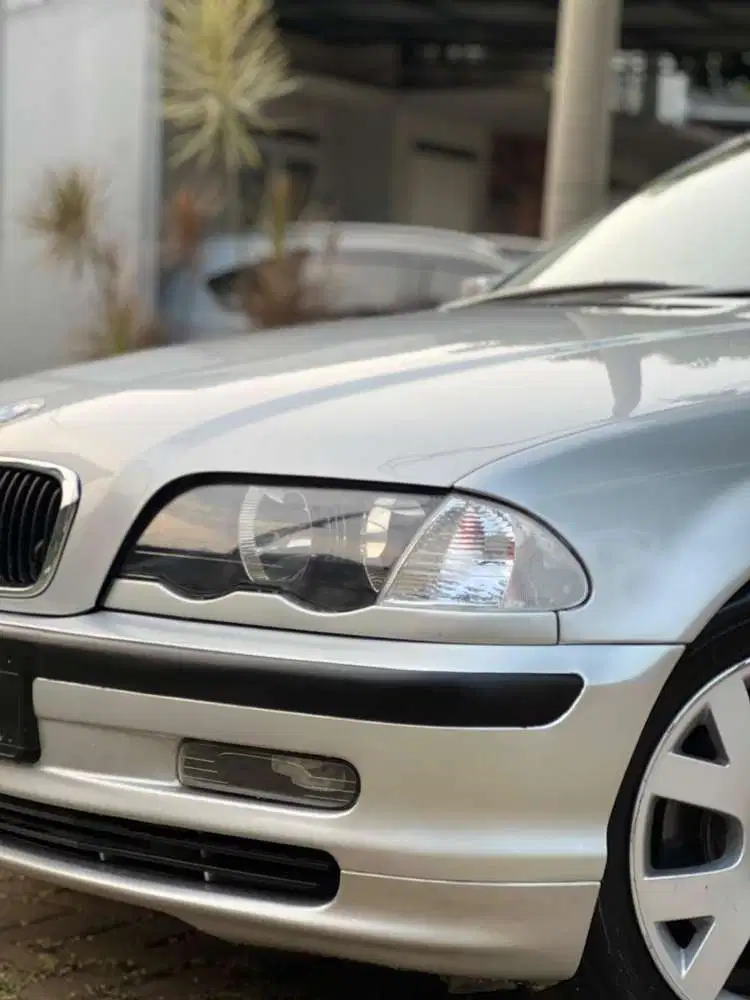 BMW 318i 2002 Bensin
