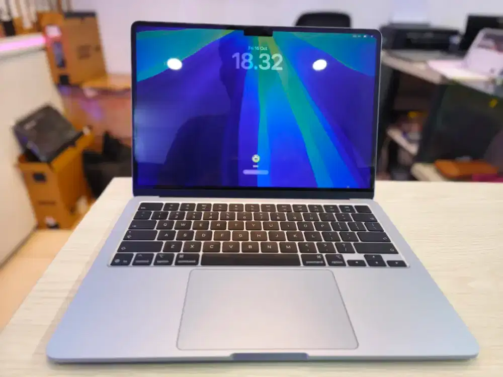 LIKE NEW MACBOOK AIR M5