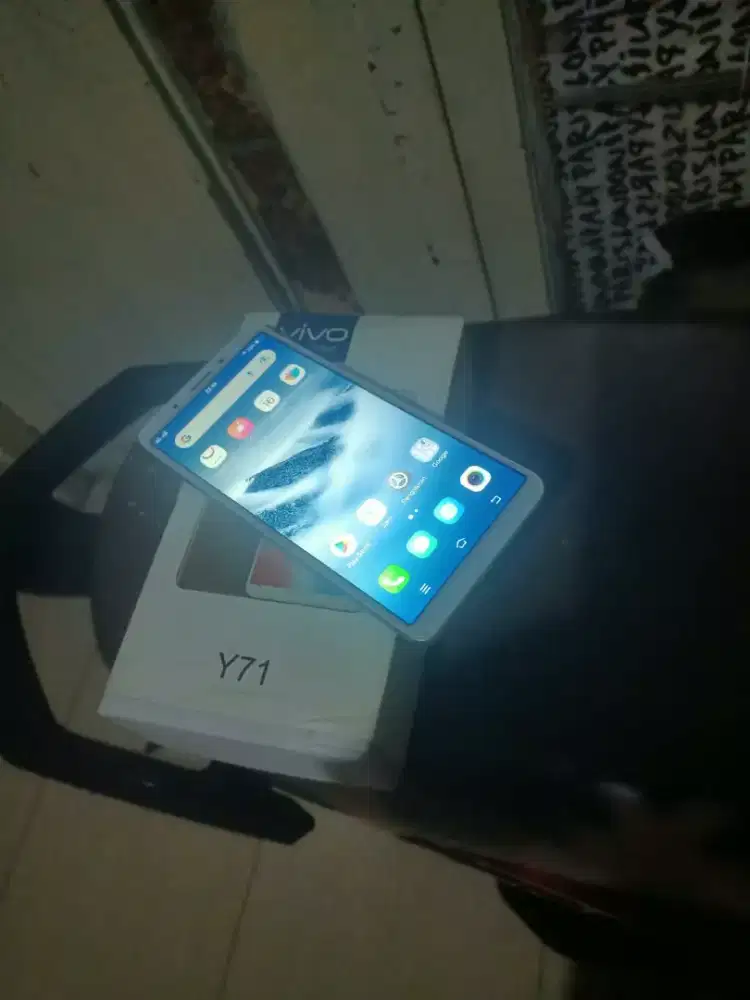 Vivo y71 ram 6/128 refurbis mlus normal semua nya lkp