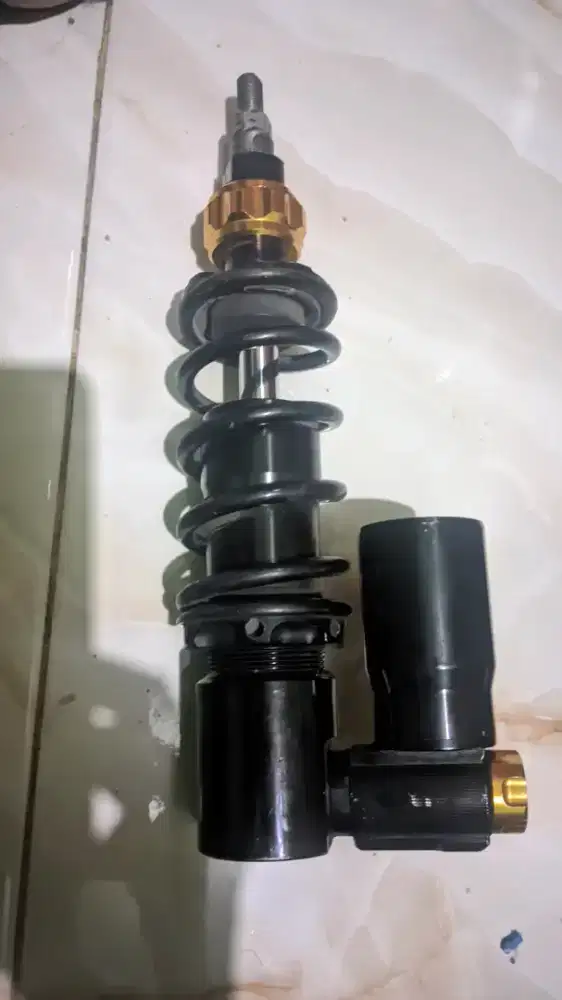 Shockbreaker Luigy Vespa Matic Bekas