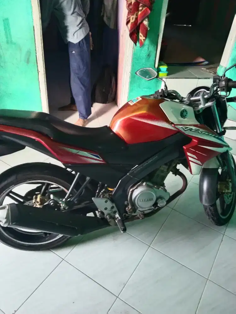 Di jual motor Yamaha Vixion tahun 2014 masih mulus