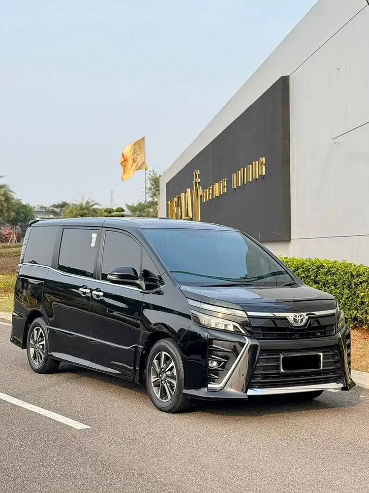 ISTIMEWA! Toyota Voxy 2.0 Panoramic Sunroof A/T 2021