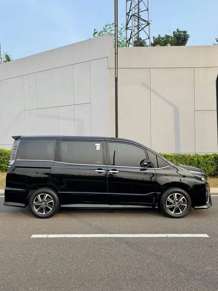 SANGAT SIAP PAKAI! Toyota Voxy 2.0 Panoramic Sunroof A/T 2021
