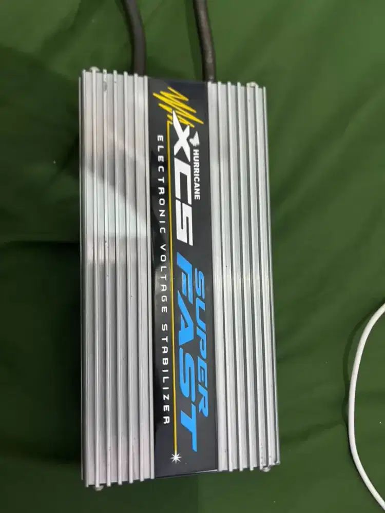 Hurricane XCS Super Fast Original - Voltage Stabilizer Mobil Premium