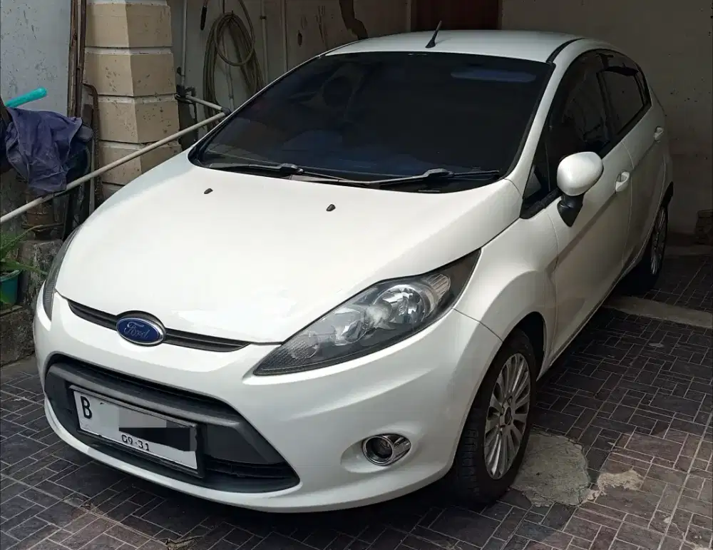 MOBIL MURAH FORD FIESTA AT 2011
