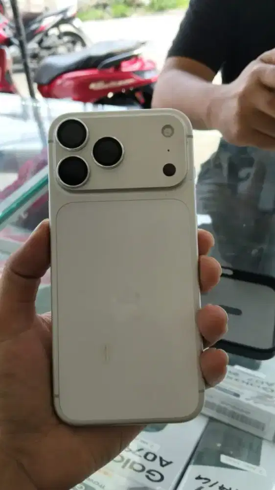 iPhone 17 pro max like new 256..resmi ibox