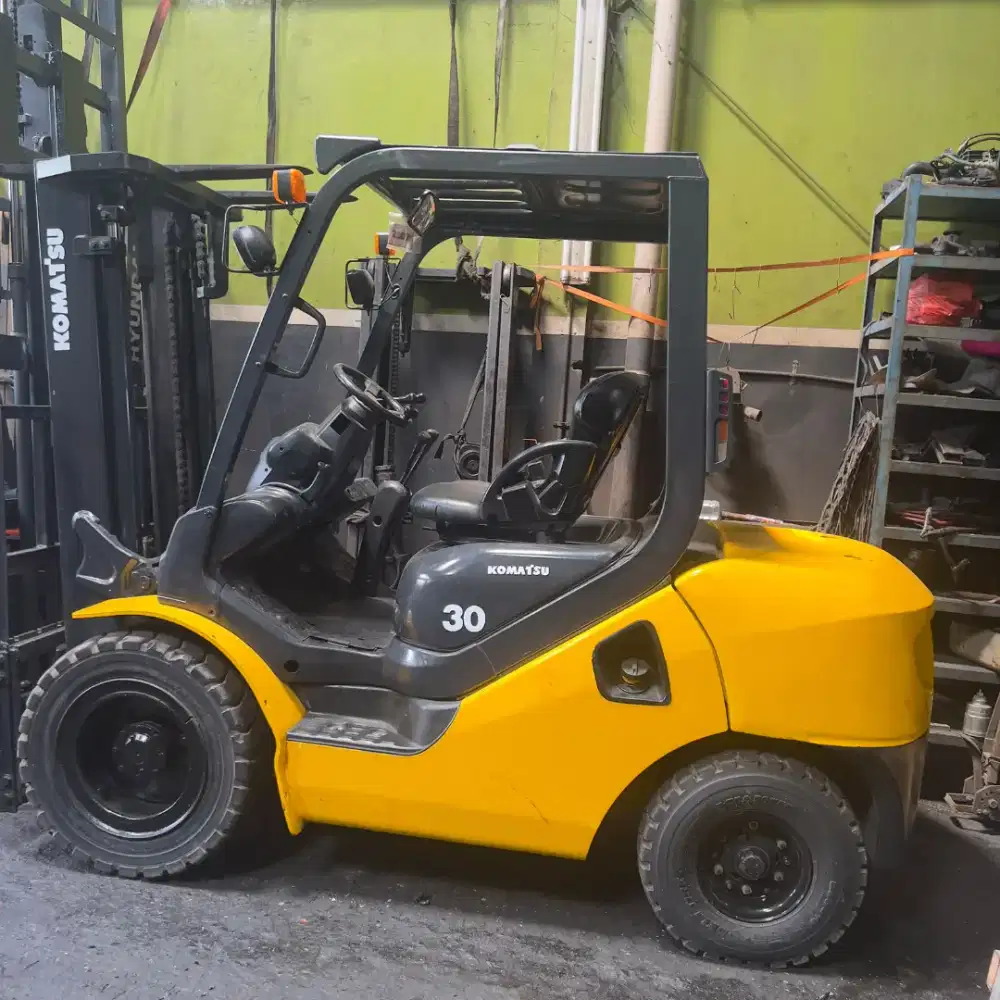 Forklift Komatsu 3 Ton,Manual,Tiang 3 Meter,FD30-17,Tahun 2017