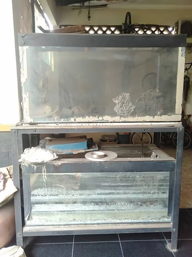 MURAH 2 Aquarium besar plus rak besi siku
