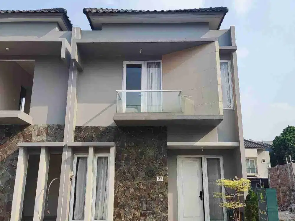 di jual rumah lokasi strategis di tanah baru depok