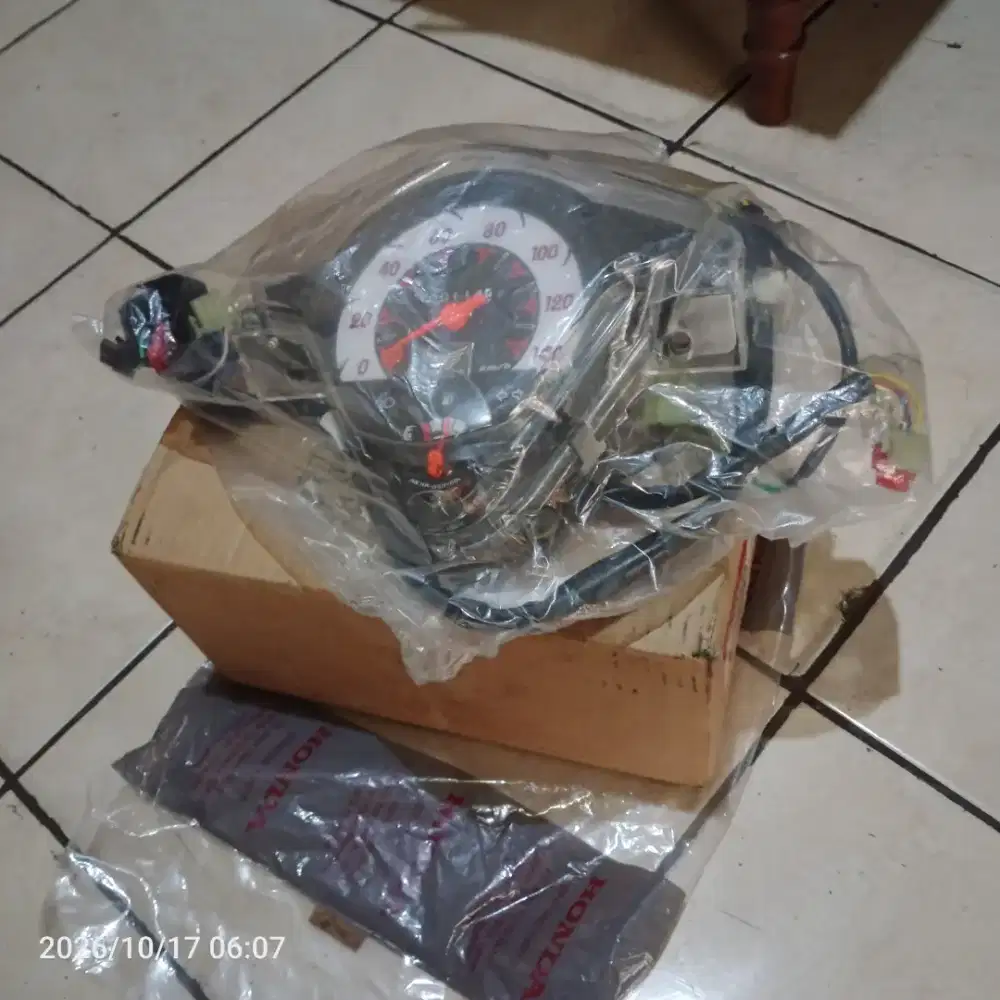 Di jual spedometer beat karbu masih baru dan original.