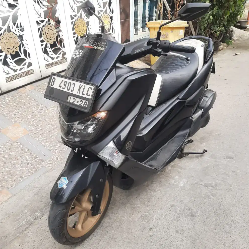 Yamaha Nmax 2018 ss lengkap mesin bagus pajak hidup plat Bekasi Kota