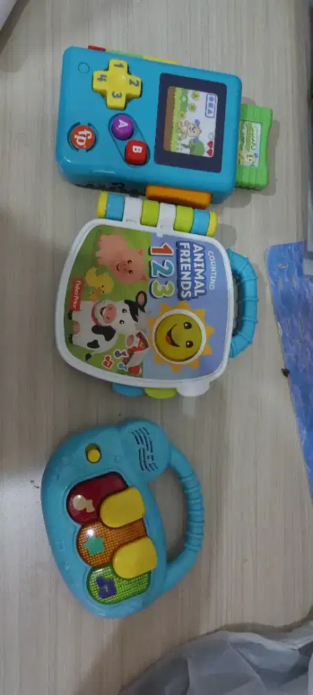 Mainan bayi ada 3 buah