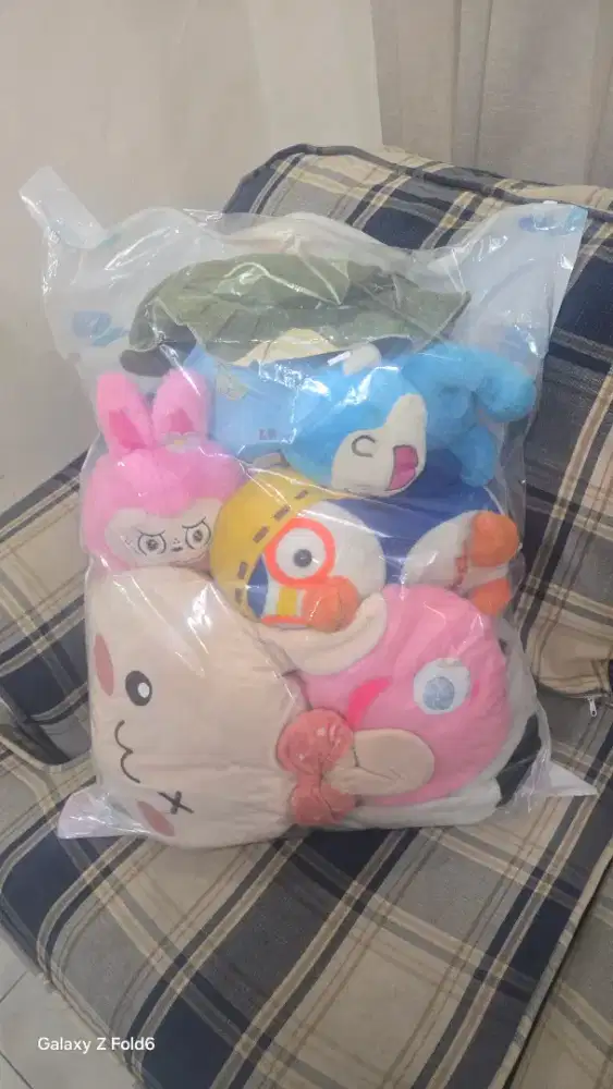 Beberapa boneka anak