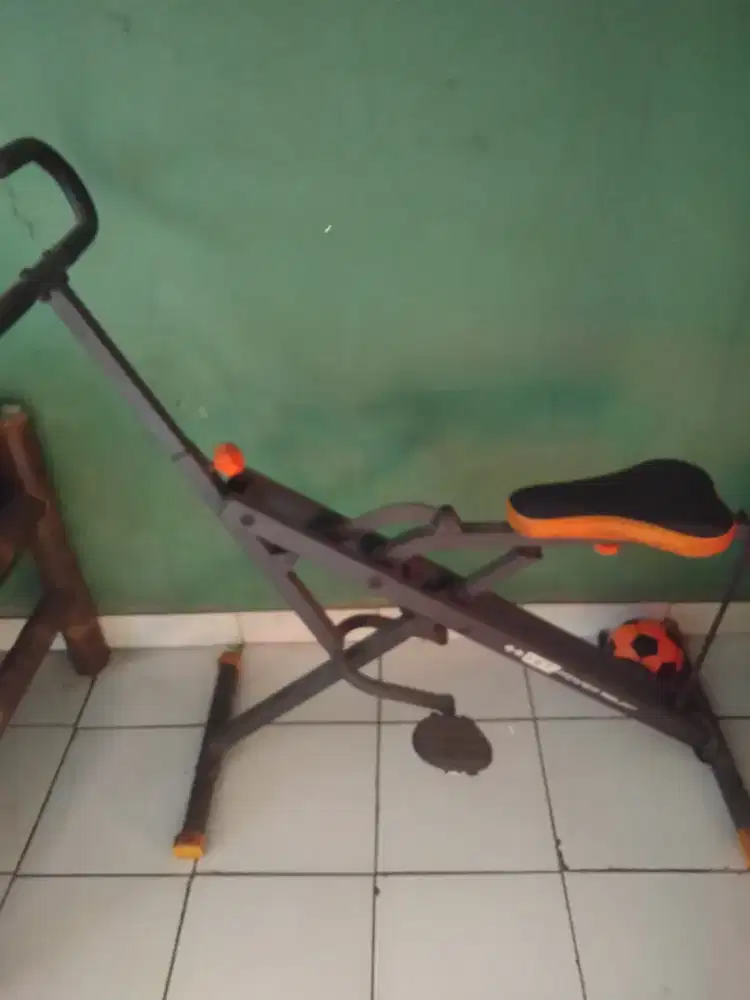 Alat olah raga bisa bisa dipakai di dalam rumah.