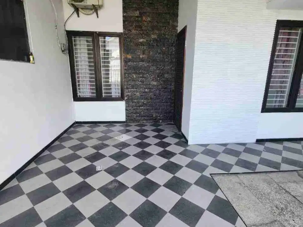 DISEWAKAN RUMAH SIAP HUNI DEKAT PETRA