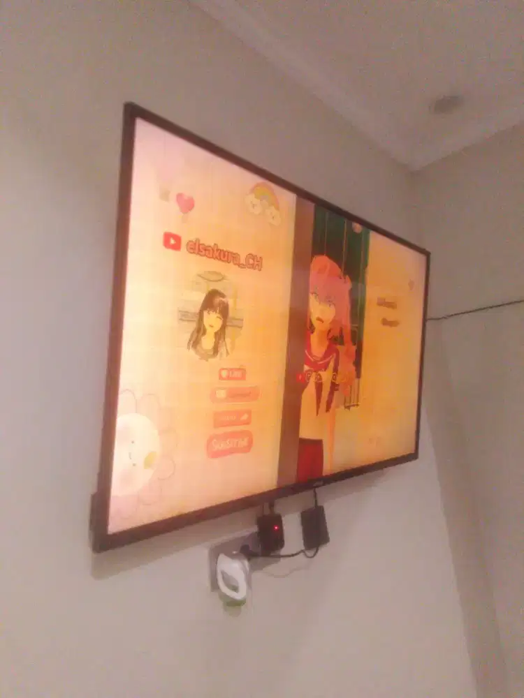 Di jual TV smart merk Coca 50inch masih ORI belum pernah service
