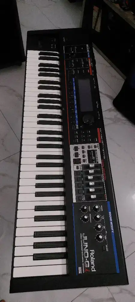 Keyboard Roland Juno - Gi