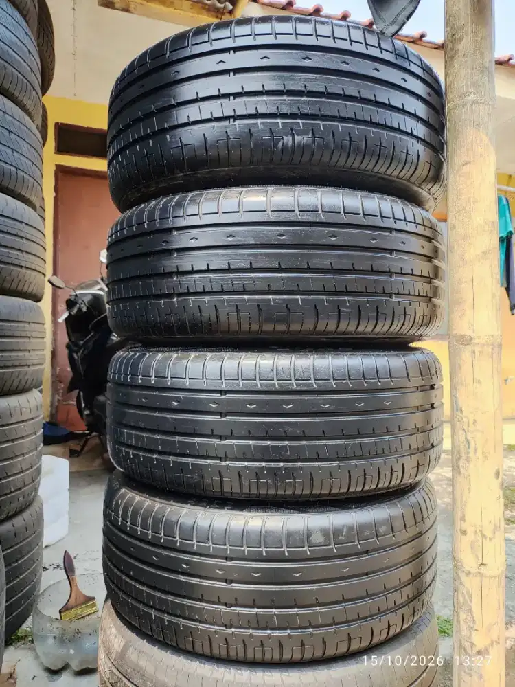 Accelera PHI-R 225/45R19
