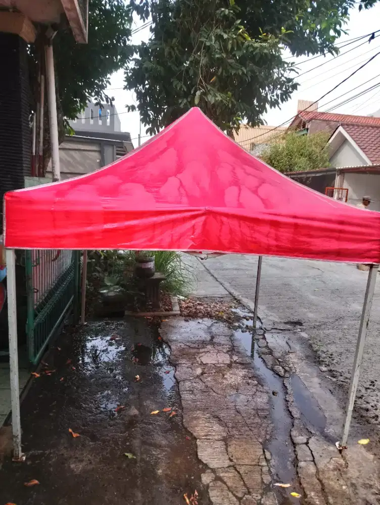Tenda Lipat 2m x 2m Kerangka Besi Holo Putih Terpal Warna Merah