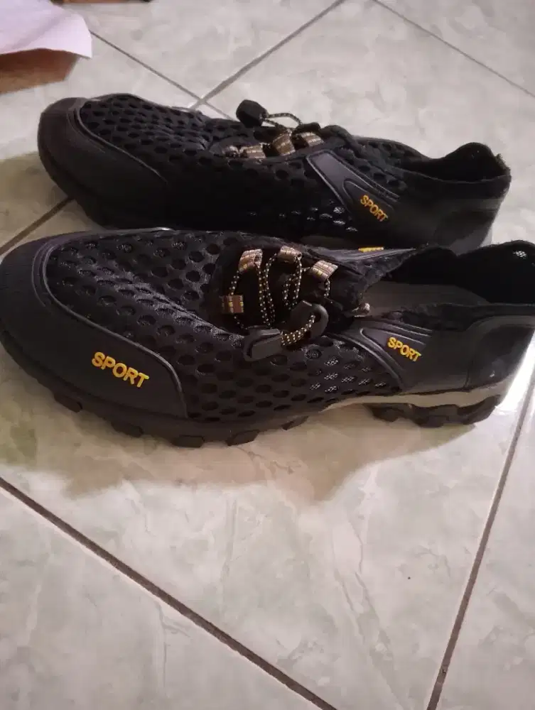 Jual Sepatu Olahraga (Jual Murah)