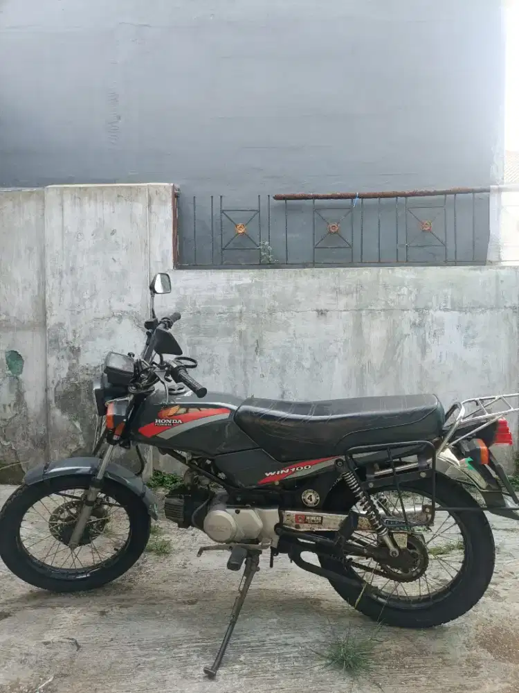 Honda win 100 tahun 2002